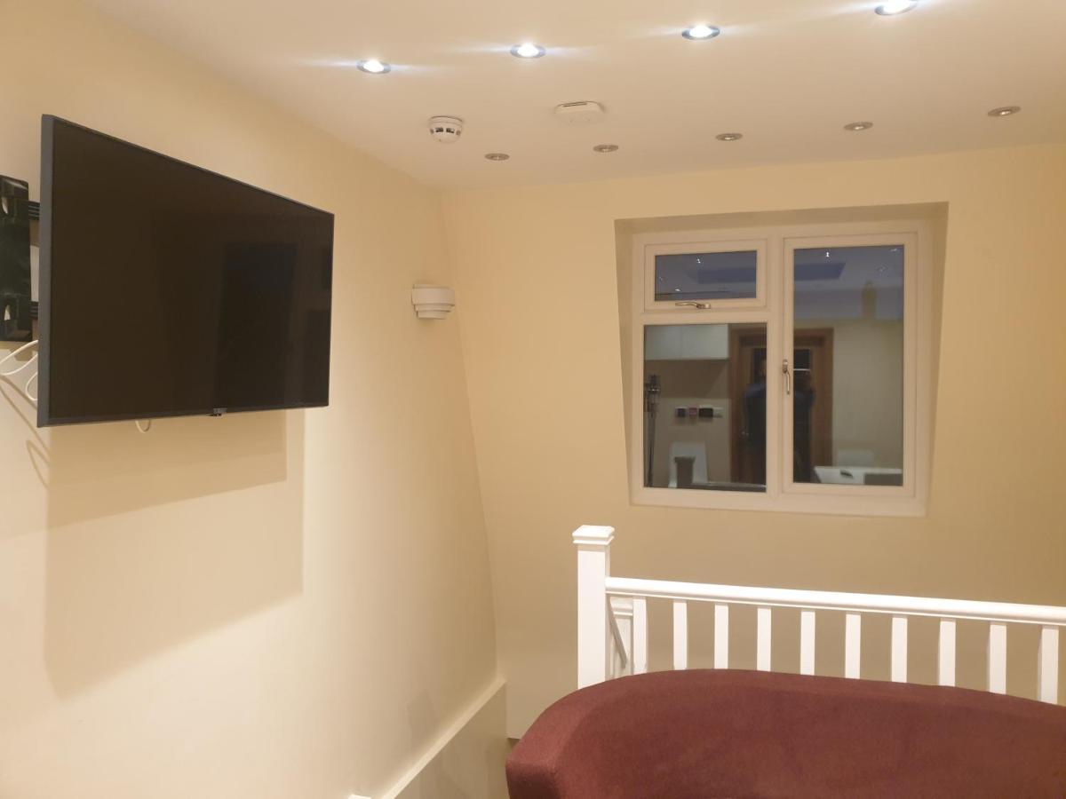 London Luxury 3 Bedroom 2 Bathrooms Flat 1 Min To Redbridge Station Free Parking & Wifi Wanstead Екстер'єр фото