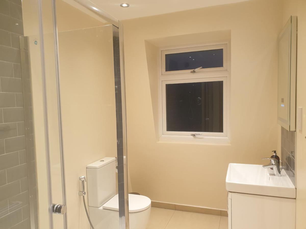 London Luxury 3 Bedroom 2 Bathrooms Flat 1 Min To Redbridge Station Free Parking & Wifi Wanstead Екстер'єр фото