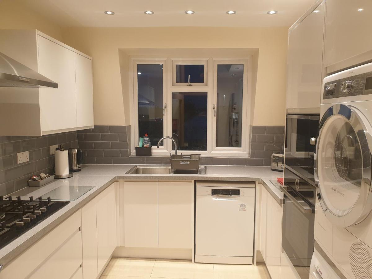 London Luxury 3 Bedroom 2 Bathrooms Flat 1 Min To Redbridge Station Free Parking & Wifi Wanstead Екстер'єр фото