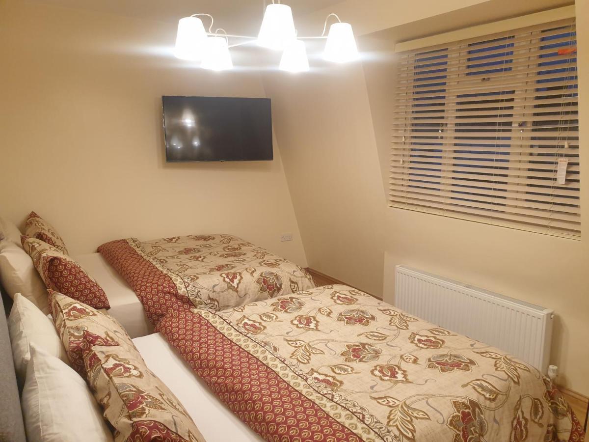 London Luxury 3 Bedroom 2 Bathrooms Flat 1 Min To Redbridge Station Free Parking & Wifi Wanstead Екстер'єр фото