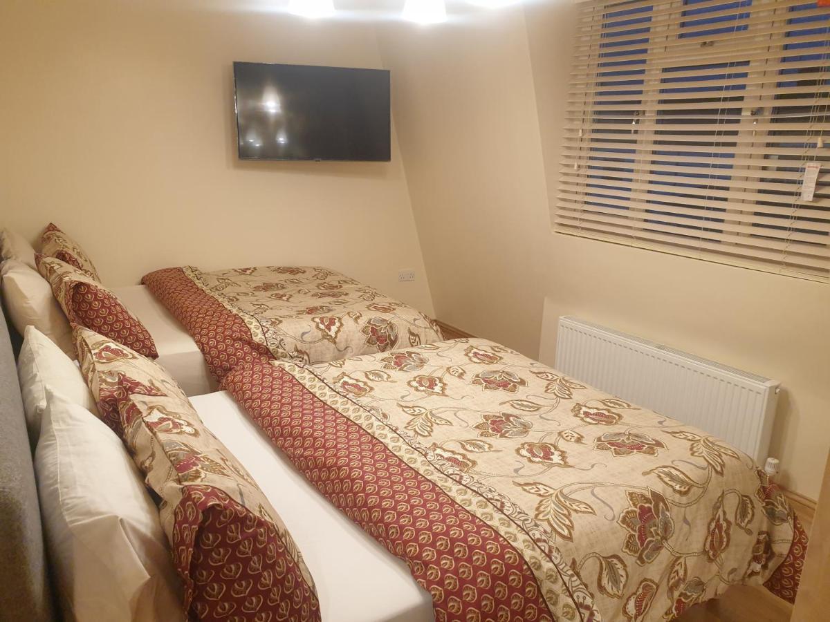 London Luxury 3 Bedroom 2 Bathrooms Flat 1 Min To Redbridge Station Free Parking & Wifi Wanstead Екстер'єр фото