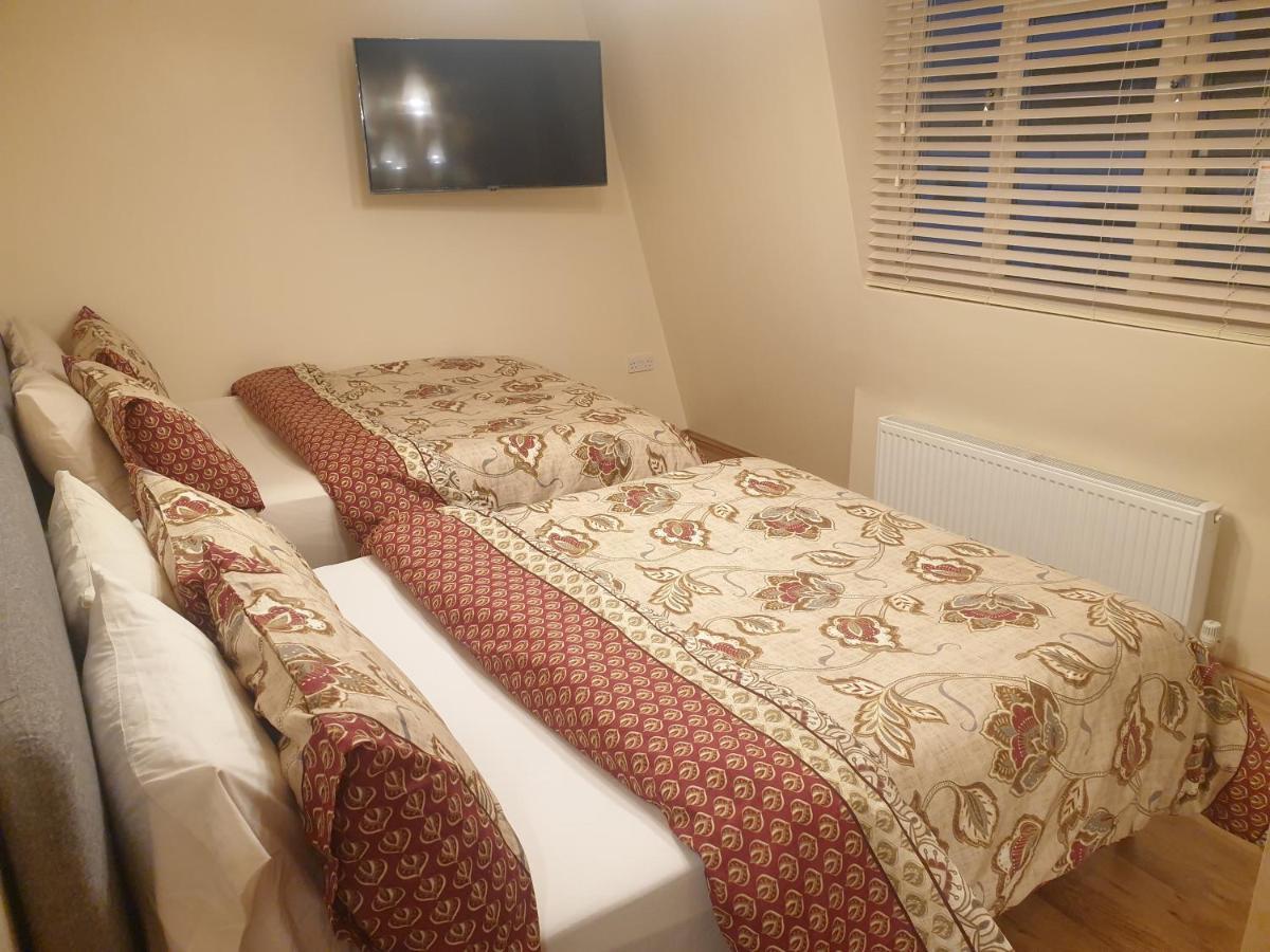 London Luxury 3 Bedroom 2 Bathrooms Flat 1 Min To Redbridge Station Free Parking & Wifi Wanstead Екстер'єр фото