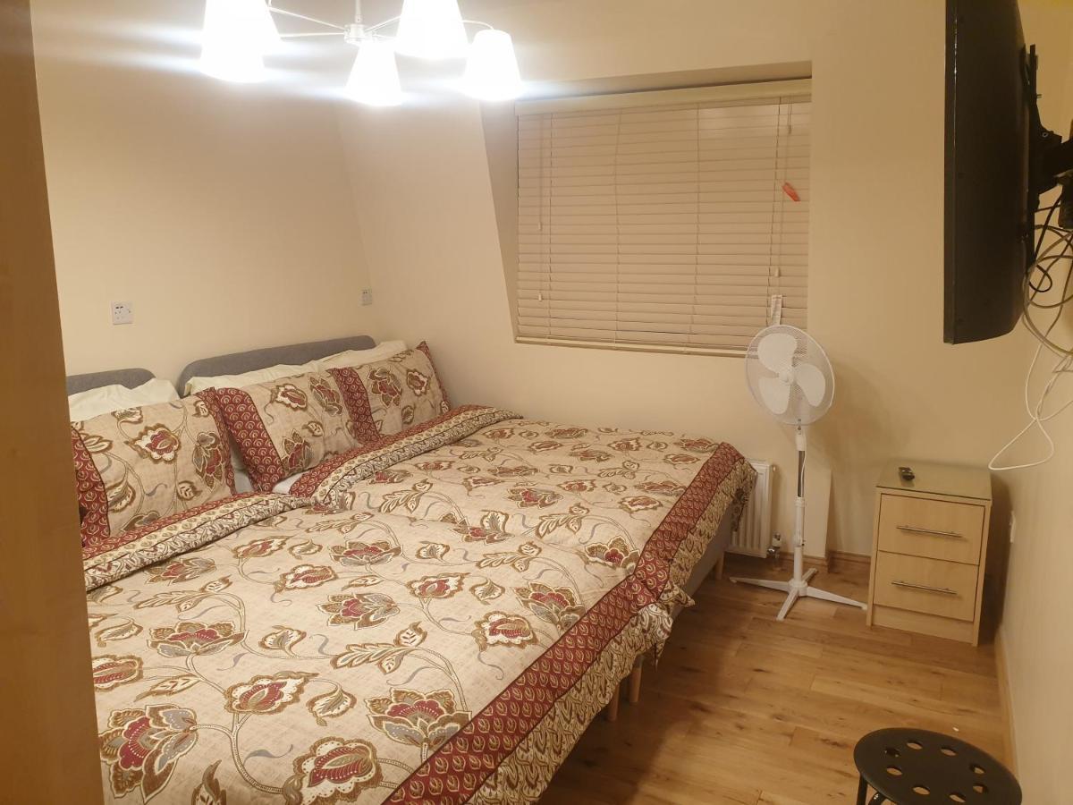 London Luxury 3 Bedroom 2 Bathrooms Flat 1 Min To Redbridge Station Free Parking & Wifi Wanstead Екстер'єр фото
